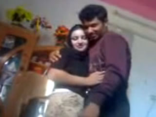 阿拉伯情侶享受做愛時間